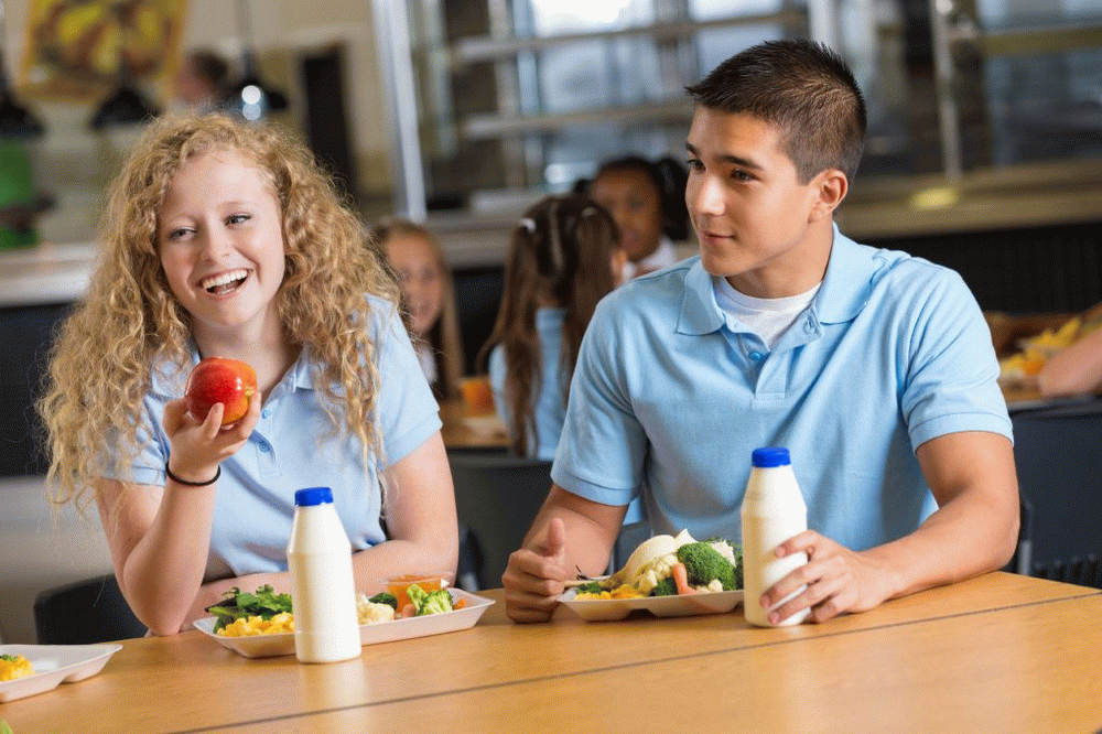 Download Picture description: School lunch. B1