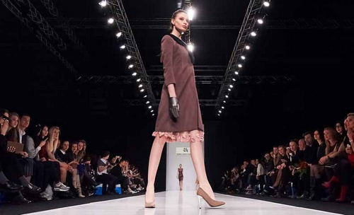 Illustration for a B2 conversation question about clothes, style and shopping for them.