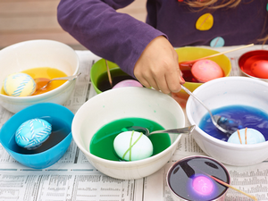 dye eggs